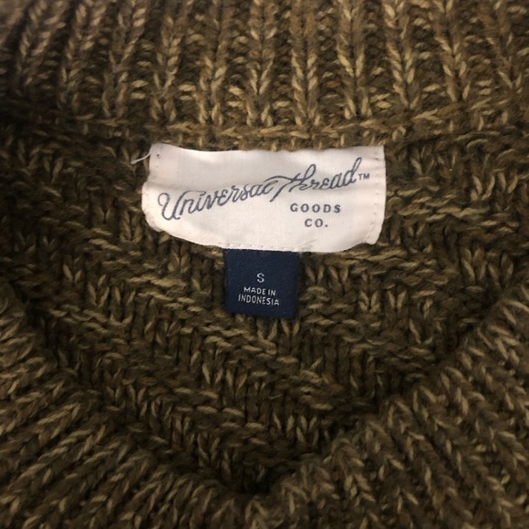 Woman’s Green Universal Thread Sweater - Picture 3 of 6